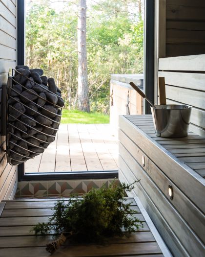 https://prod.cms.bathingbrands.com/sites/default/files/2021-12/huum_drop_sauna_heater_installed_outdoor.jpg